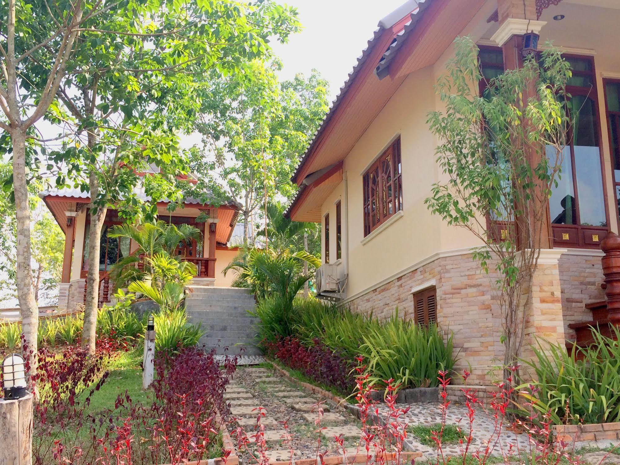 Mont Goei Pai Hotel Buitenkant foto