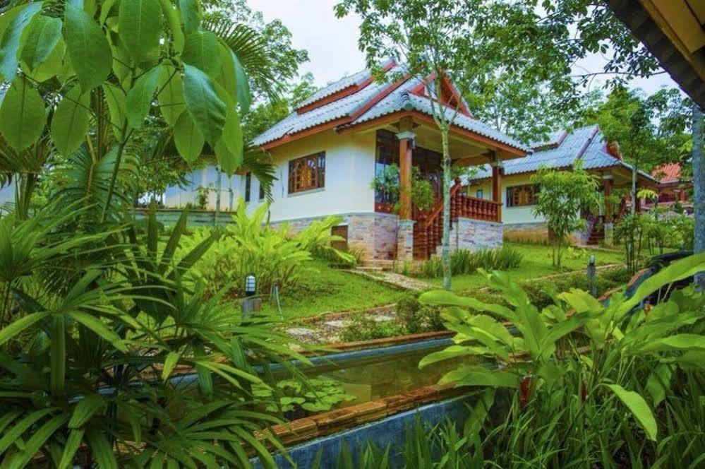 Mont Goei Pai Hotel Buitenkant foto